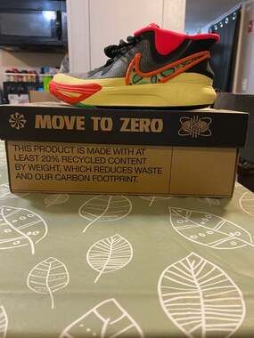 Nike Kyrie 8 Go (GS) Basketball Shoes, Black/Lemon Chiffon, Size 6Y